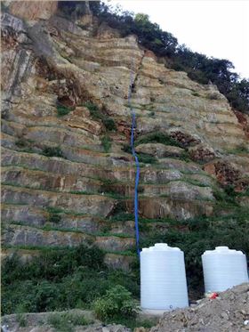 彭澤鏡子山V型槽綠化1 彭澤鏡子山V型槽綠化1