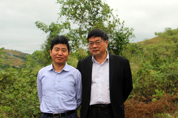 左：周金星教授，右：王勇堅(jiān)教授