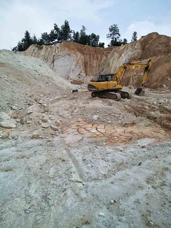 大義山修復(fù)前1 大義山修復(fù)前1